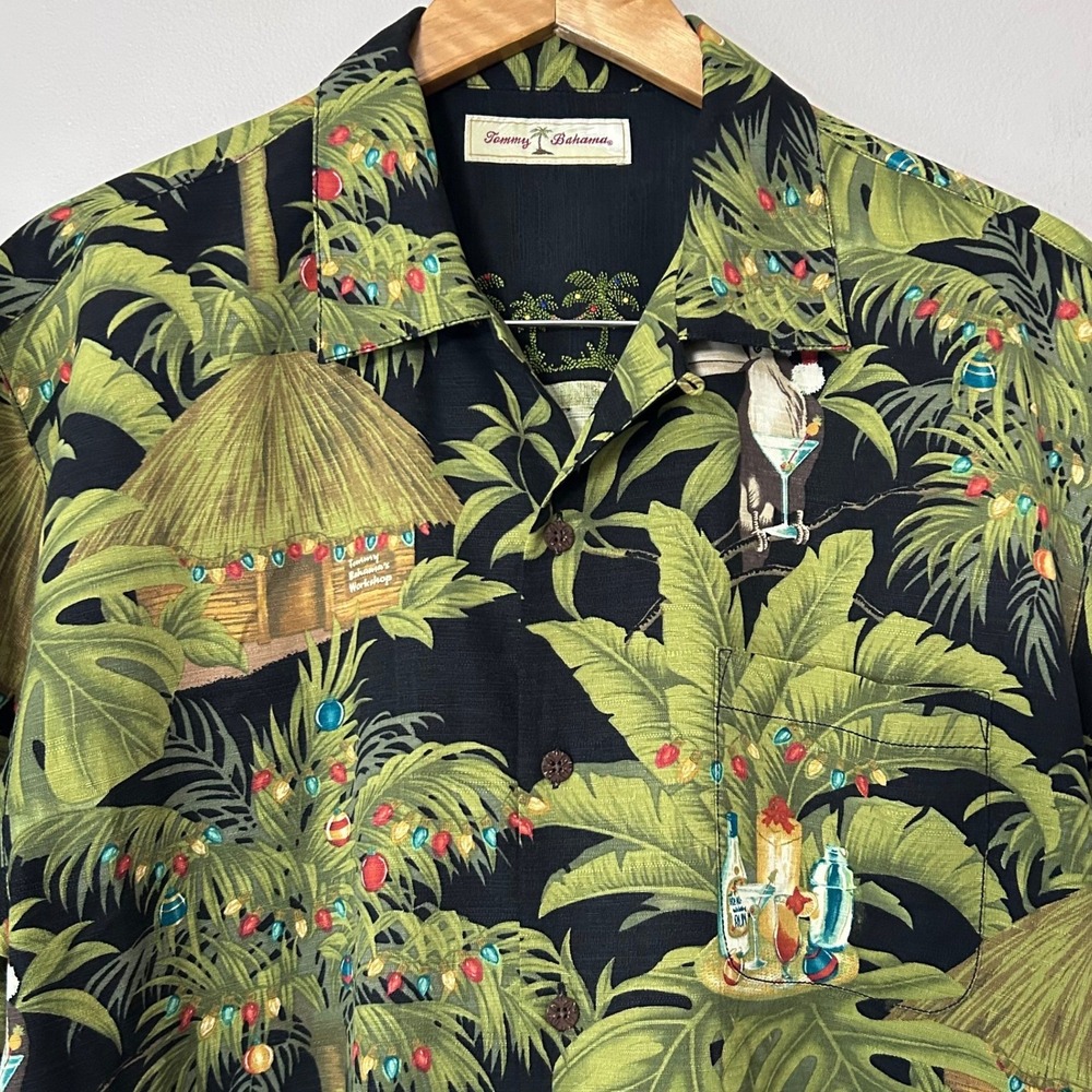 Tommy Bahama Christmas Shirt Mens M Silk Toucan Tiki Hut Hawaiian Aloha Holiday